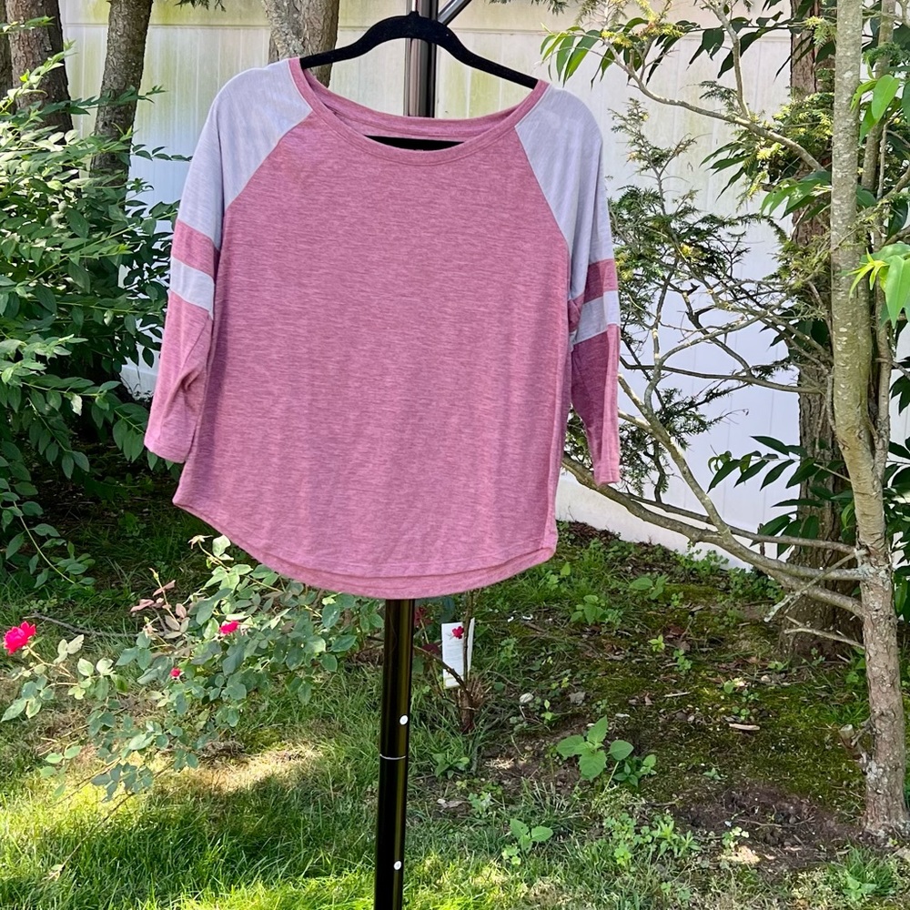 Mauve and Gray 3/4 sleeve top with lace on sleeves.